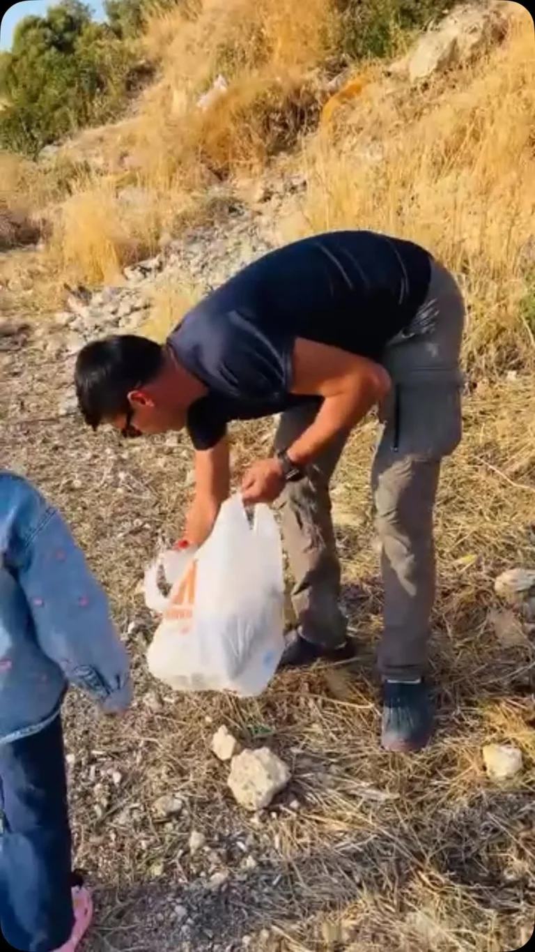 Foça Sahillerinde Çöplerini Bırakmayın Çağrısı